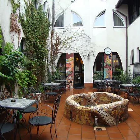 Janus Boutique &