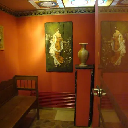 Janus Boutique & שיופוק