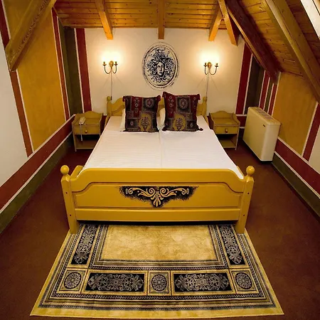 Janus Boutique & 4*