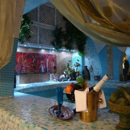 Janus Boutique & מלון שיופוק