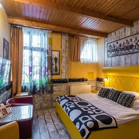 Janus Boutique & 4* שיופוק