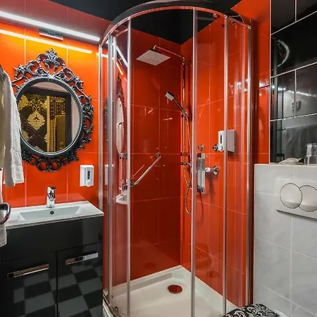 Janus Boutique & מלון 4*